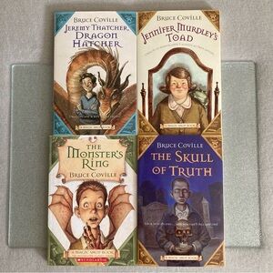 SCHOLASTIC Magic Shop Book Set